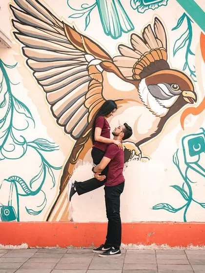 A fun and dynamic lift in front of a stunning piece of street art. We love finding unique, urban locations that make your pre-wedding photos stand out.