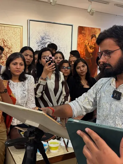 Explaining my technique while referencing the digital image during the New Delhi workshop.