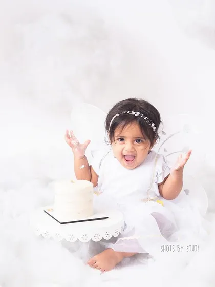 The sheer excitement of having a whole cake to yourself! This little angel's expression is pure joy. My goal is to capture that feeling so you can remember it forever.