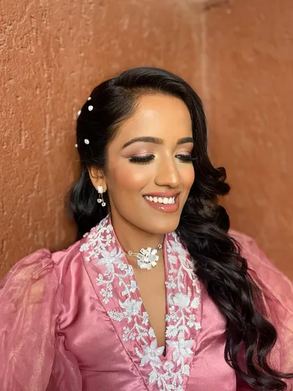 For Deepanshi's pool party, we went for a dewy, sun-kissed glow with soft pink tones and pearl hair accessories.