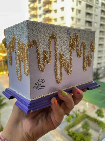A side view of the macaw utility stand, showing the golden drip effect over the textured surface.