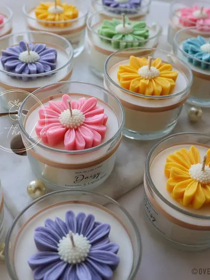 This was the first order of 2025, a custom batch of 17 Daisy candles in beautiful glass jars. I created them in five different pastel colors for a client's special event.