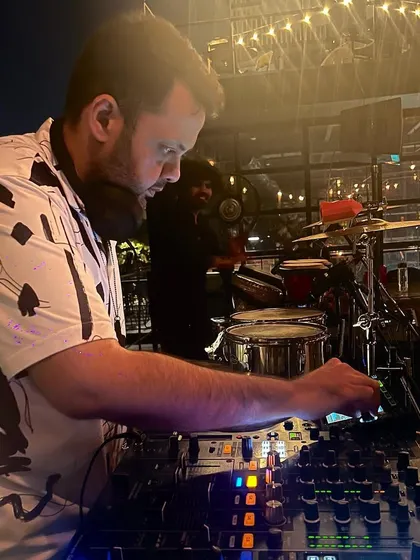 Here you can see me mixing while a live percussionist plays in the background. This combination creates a rich, layered sound for a truly premium experience.