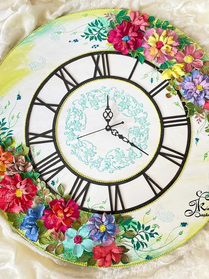 Another full view of the beautiful 20-inch custom wall clock.