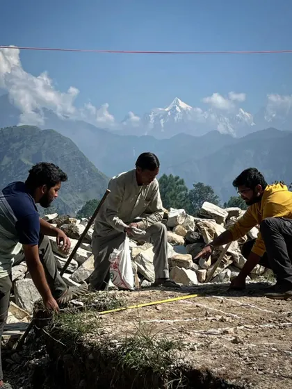 Building in the Himalayas is a team effort. Here, our team is on site in Uttarakhand, collaborating with local artisans to lay out the foundations. This hands-on process is essential to our work, ensuring every detail is considered right on the ground.