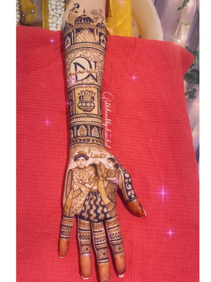 A close-up of the "Laadli" design, showing the bride with her parents. The detail in their expressions and clothing makes it so special.