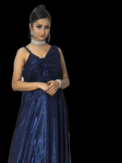 A simple and elegant look for a party. This blue shimmer gown is paired with a classic, single-line American Diamond choker and bracelet.