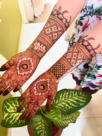 The fully matured, rich dark stain of the engagement mehendi, beautifully captured against a natural backdrop.