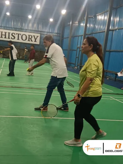A moment of play during the Bee Logistics corporate event. Sports are a powerful tool for improving communication and camaraderie within a team.