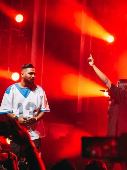 A close-up of the on-stage interaction at Rap 91. These moments show the real camaraderie and passion we share for the music.