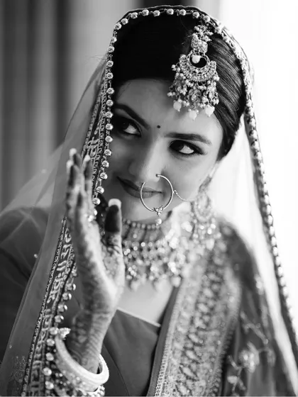 A duplicate of the striking black and white bridal portrait (ID 26), emphasizing its timeless appeal.
