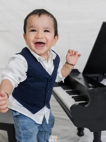 A huge, joyful laugh from our little piano man.