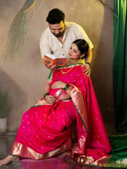Reading stories to the little one before they even arrive. This is such a sweet and meaningful pose for a traditional maternity shoot.