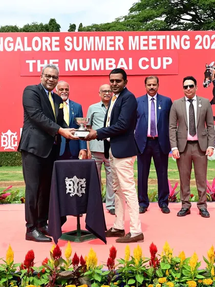 The Mumbai Cup is presented by Mr. Shiven Surendranath to the winning owners of Uchchaihshravas.