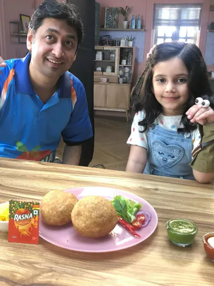 Another moment from the Rasna ad shoot, this time with a child actor. Puppets are fantastic for creating a fun and relaxed atmosphere on set, especially when working with children.