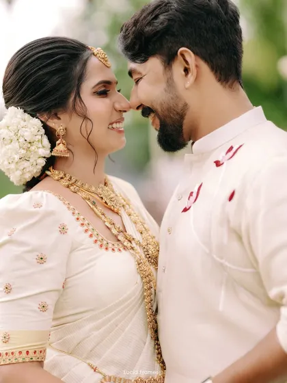 A duplicate of 116, a beautiful close-up of the happy couple.