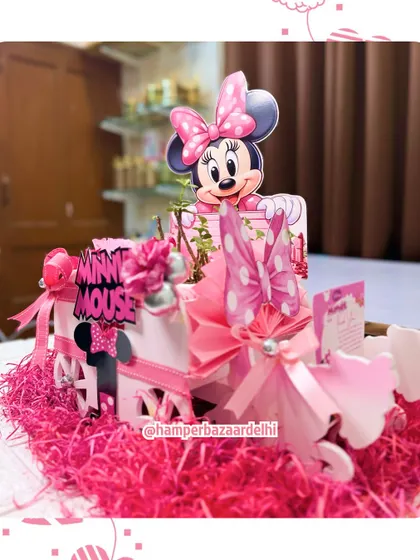All aboard the Minnie Mouse express! This adorable train-cart hamper is perfect for a Disney-themed birthday party.