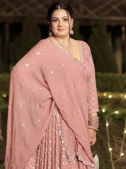The same look in the evening with fairy lights in the background. The makeup transitions beautifully from day to night.