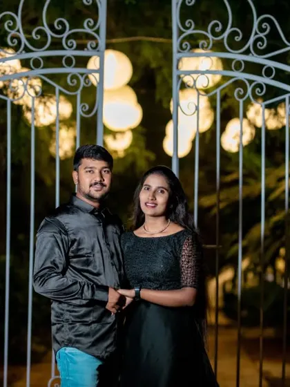 A stylish pre-wedding night shoot. The combination of the elegant gate and soft bokeh lights creates a sophisticated and romantic ambiance.