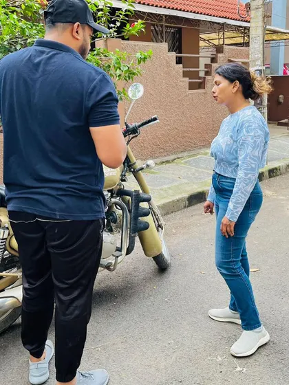 A focused discussion about bike mechanics. Understanding how the motorcycle works is just as important as riding it, and I ensure my students grasp these core concepts.