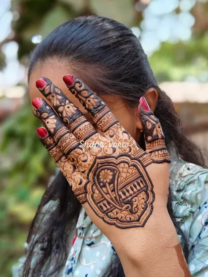 A guest playfully showing off her beautiful back-hand mehndi.