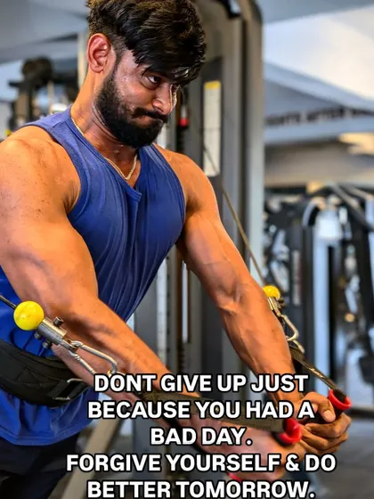 The text overlay says it all: "Don't give up". Every workout has its challenges, but consistency is what brings results.