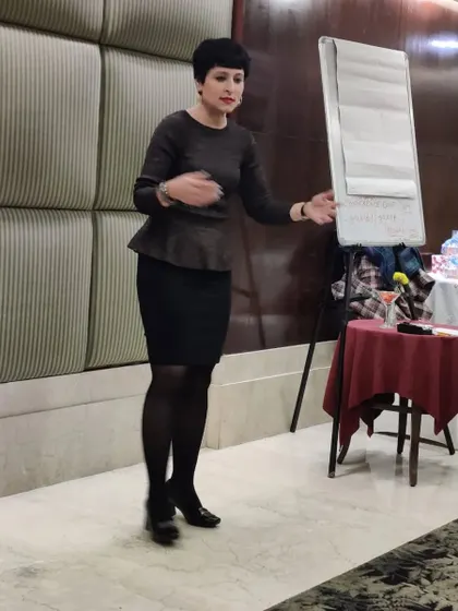 Using a whiteboard to illustrate key points about nutrition during my talk at the Winning Stree event.