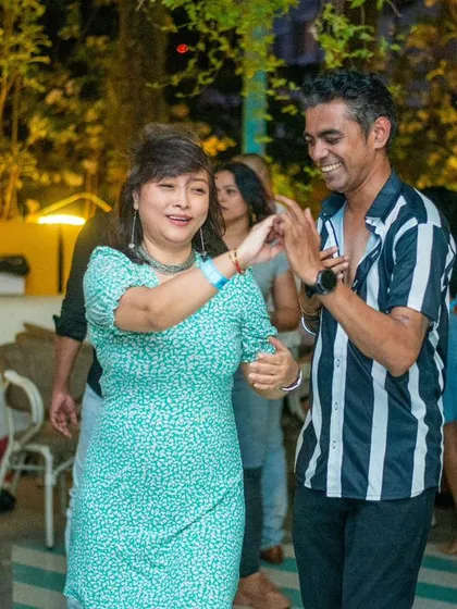 A stylish and confident pair on the dance floor.