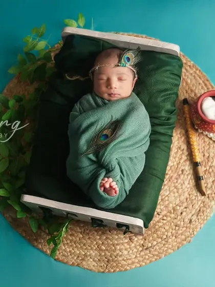 A top-down view of our newborn Krishna setup. We bring all the props and backdrops to your home to create a complete studio experience.