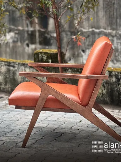 The side profile of the 'Cabo' chair highlights its dynamic lines and the expert joinery that ensures both stability and style. This is a chair designed to be admired from every angle.