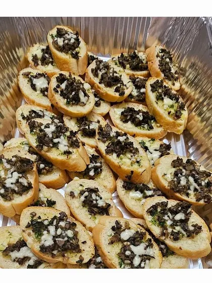Our mushroom and cheese bruschetta is a perfect appetizer for any festive brunch. These savory bites are guaranteed to delight your guests' taste buds.