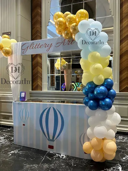 A duplicate of ID 311, showing the glittery art station ready for the kids.