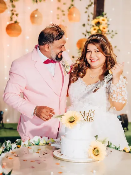Cutting the cake with a huge smile. Diana's sunflower-themed wedding was full of joy, and her radiant makeup look matched her sunny personality.