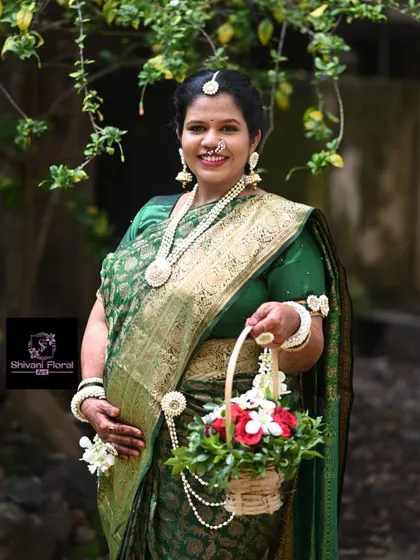Elegance in simplicity. This mom-to-be chose a classic all-white Tagar bud set for her maternity shoot, paired with a beautiful floral basket.