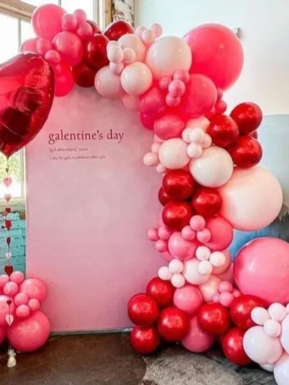 A closer look at the Valentine's Day balloon arch, highlighting the mix of different sized balloons that create a rich texture. This setup is perfect for creating memorable photos.