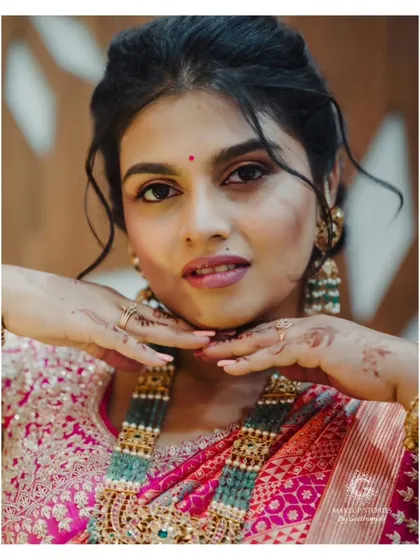 A playful pose from Varsha. Her makeup is fresh and youthful, perfect for an engagement or pre wedding event.