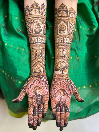 Another angle of this beautiful portrait design, showing the clarity and detail I put into every figure. The arms feature auspicious symbols for a blessed beginning.