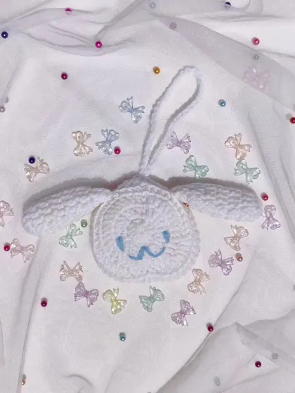 This Cinnamoroll pouch is perfect for holding earpods, lip balm, or other small treasures.