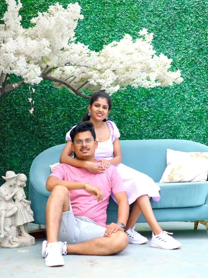 A comfortable and cute pose on a sofa. This shows that pre-wedding shoots can be relaxed and fun.