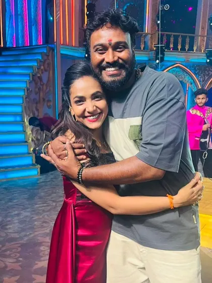 A happy hug with anchor and actress Anupama Gowda on set. She is a wonderful person to work with.