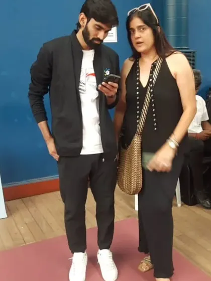 Our director Supriya Devgun in discussion with Srikanth Kidambi during the tournament. Our leadership is always on-ground to ensure flawless execution.