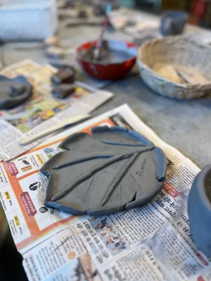 From a simple leaf-imprinted plate to a joyful smile, our taster sessions are all about the experience. In just 2.5 hours, you can create something beautiful and unique with your own hands.