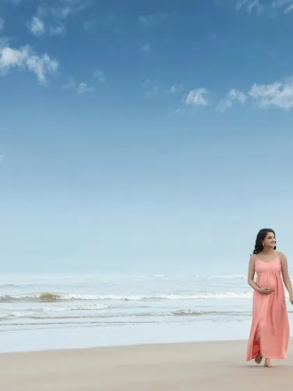 Let's take our session outdoors. A walk on the beach at sunset provides a beautiful, natural backdrop for capturing candid moments. Here, we see a couple sharing a quiet moment, with the open sky and sea creating a feeling of infinite possibility.