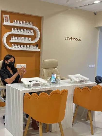 Welcome to my happy place. This is where all the magic happens, from one-on-one training sessions to creating sets for my clients. I made sure the space is bright, comfortable, and fully equipped for you to learn.