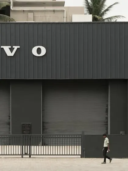 The minimalist design of the Volvo Tech Lab provides a quiet, confident presence. The simple form and restrained color palette reflect the brand's focus on quality, safety, and sophisticated engineering.