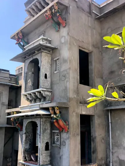 Carved stone balconies and brackets with colorful statues, typical of Rajasthani havelis. These decorative and structural elements inspire us to add artistic and handcrafted details to our projects.