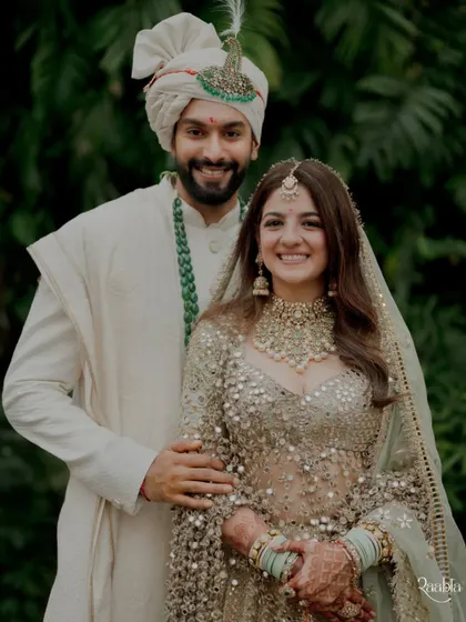 A classic, happy portrait of the newly married couple, Aakruti and Siddhant, smiling brightly for the camera.