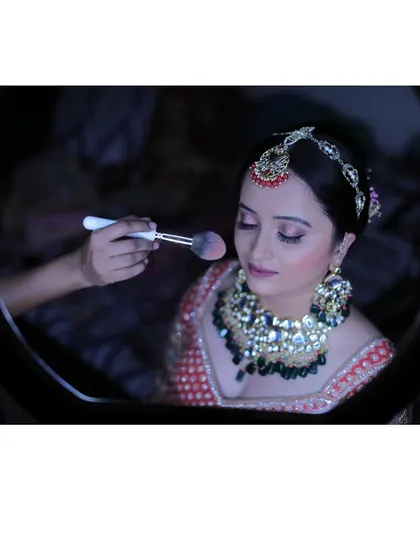 A little behind the scenes magic. Here, I'm applying the finishing touches with a setting powder to ensure the makeup is perfect and long lasting.