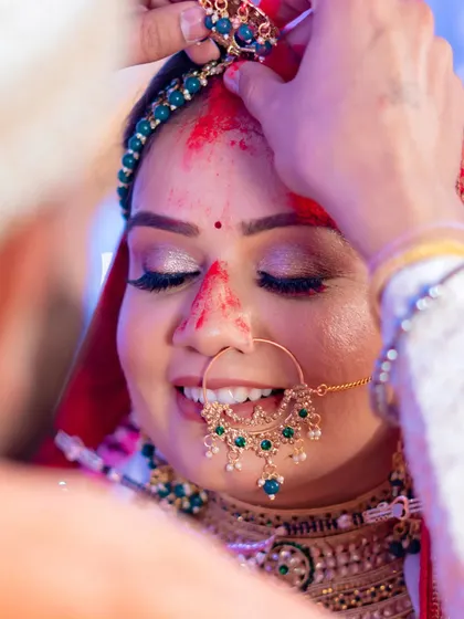 That sindoor moment. Even up close, you can see the smooth texture of the skin and the beautiful blend of the eye makeup.
