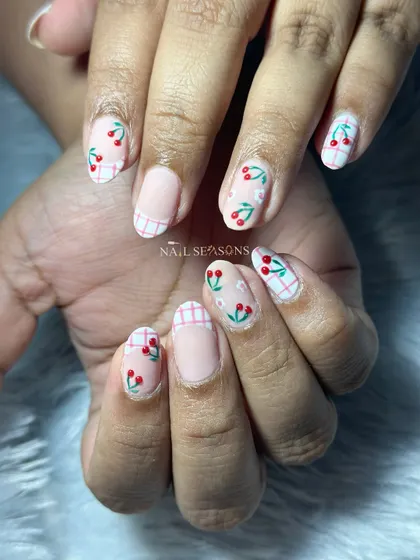 This sweet and delicate design is perfect for spring and summer.